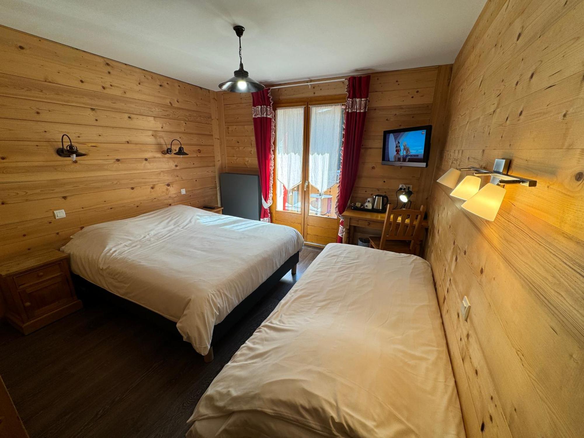Le Schuss Hotel Chatel Exterior photo