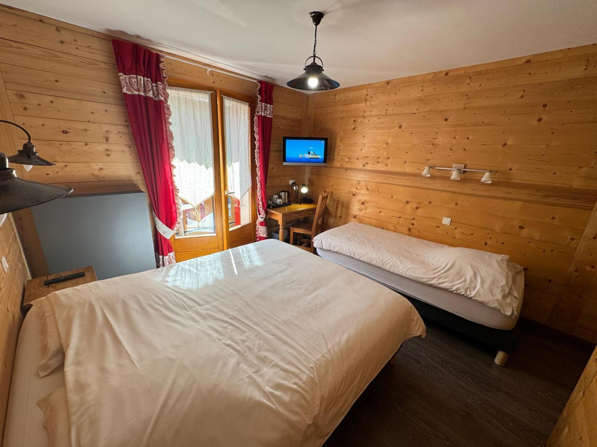 Le Schuss Hotel Chatel Exterior photo